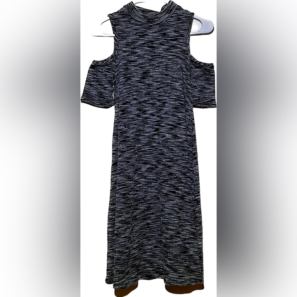 Soprano Cutoff Shoulder Dress | Medium